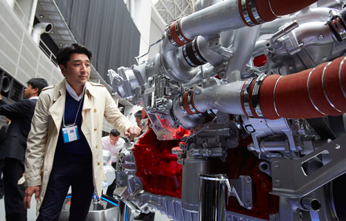 新型 日野プロフィア　ステアリング下のシフト