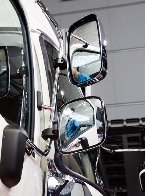 新型 日野プロフィア　ミラー
