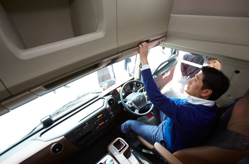 新型 日野レンジャー　インテリア