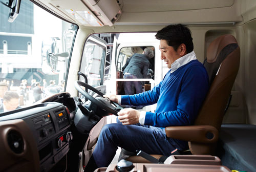 新型 日野レンジャー　ハイルーフ仕様